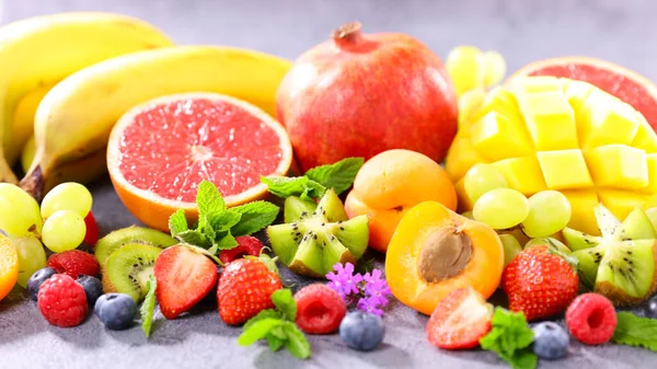 Verschiedene Gesunde Früchte Und Beeren Hintergrund — Stockfoto