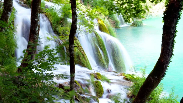 Водопад Голубая Вода Зеленая Природа — стоковое фото