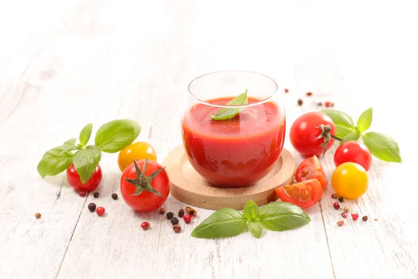 Gazpacho Pomodoro Zuppa Fredda Con Basilico — Foto Stock