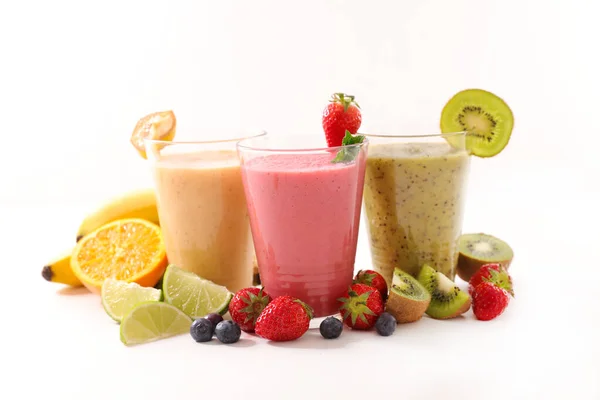 Szklanki Świeżego Smoothie Białym Tle — Zdjęcie stockowe