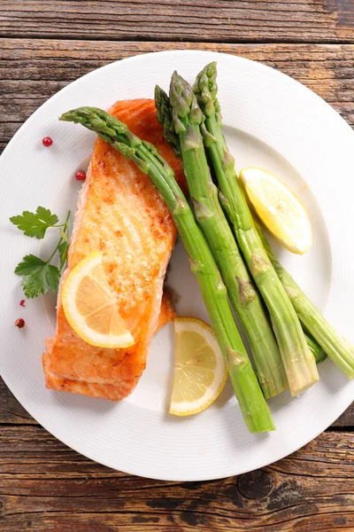 Grilled Salmon Fillet Asparagus — Stock Photo, Image