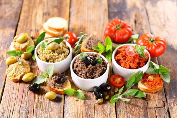 Antipasto Tapenade Oliwką Pomidorem — Zdjęcie stockowe