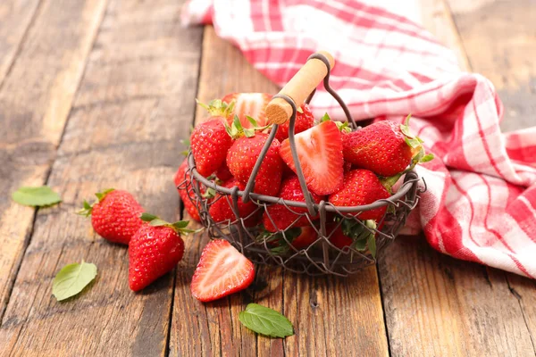 Frische Erdbeerfrüchte Auf Holz Hintergrund — Stockfoto
