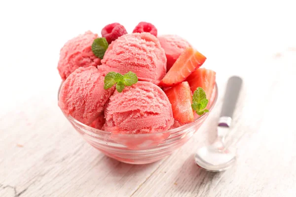 Helado Fresa Cucharada Tazón — Foto de Stock