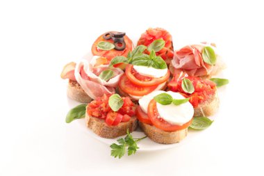 Çeşitli bruschetta tabakları.