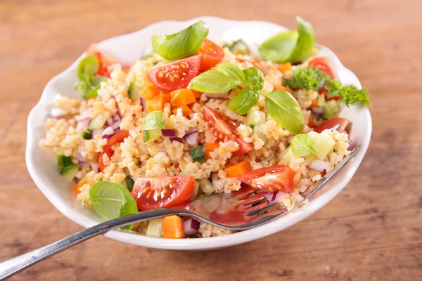 Salade Bulgur Aux Légumes Basilic — Photo