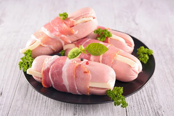 Salsiccia Cruda Con Formaggio Pancetta — Foto Stock