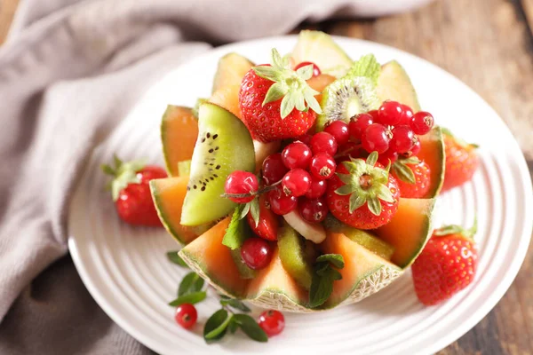 Fruktsallad Melonskål — Stockfoto