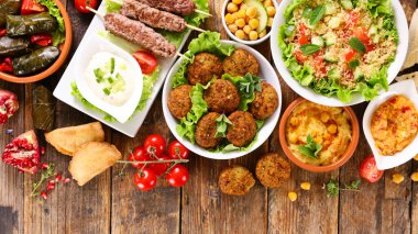 Orta doğu ya da Arap mutfağı. Falafel, tabboulh, humus, pita.