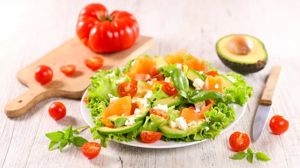 Salada Legumes Com Abacate Filé Salmão — Fotografia de Stock