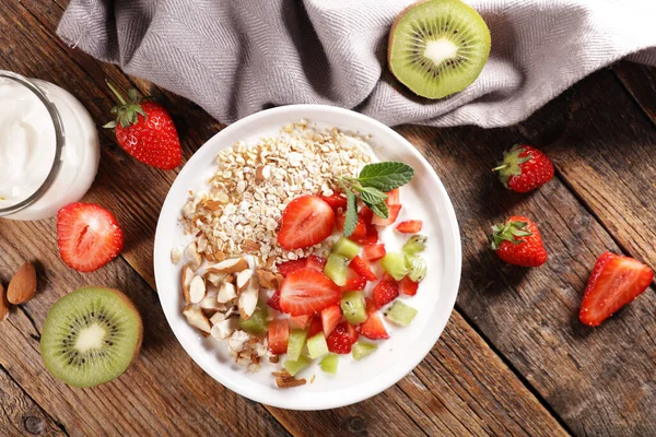 Gesundes Frühstück Mit Müsli Mandeln Und Obst — Stockfoto