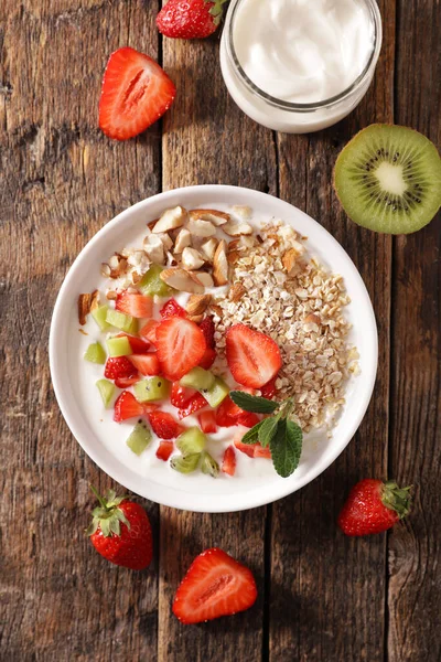 Gesundes Frühstück Mit Müsli Mandeln Und Obst — Stockfoto