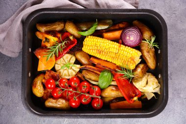 Kızarmış sebze ve baharat. 