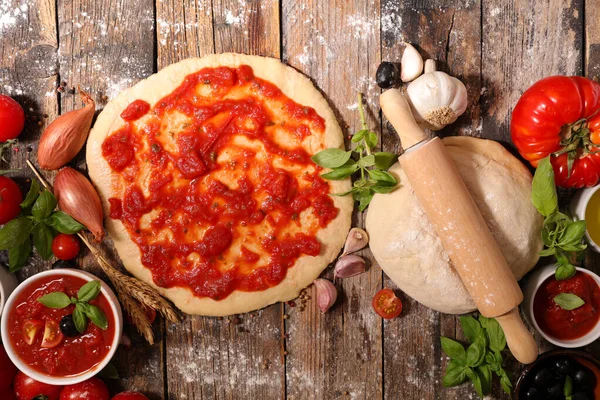 Preparation Pizza Tomato Sauce Cheese Basil — Stock Photo, Image