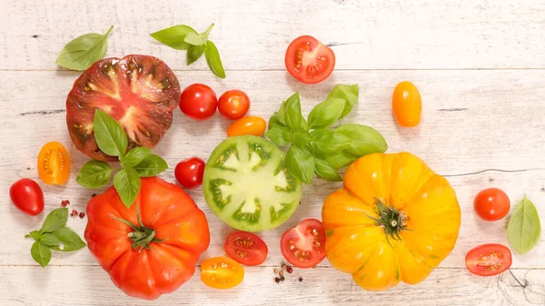 Tomates Colores Albahaca Vista Superior — Foto de Stock