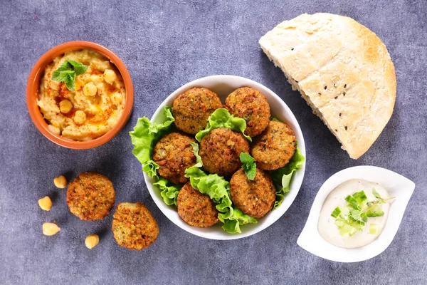 Seleção Alimentos Lebaneses Húmus Pão Pita Falafel — Fotografia de Stock