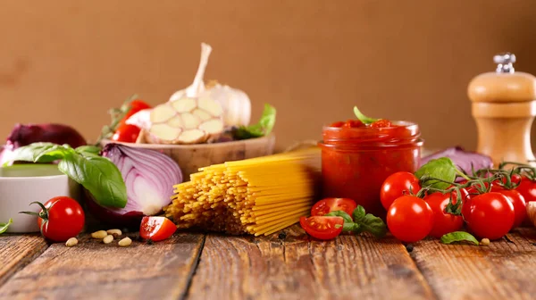 Raw Spaghetti Fresh Ingredients — Stock Photo, Image