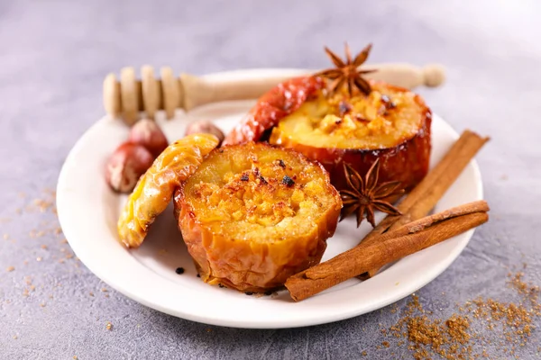 Baked Apple Wiht Fruit Spices — Stock Photo, Image