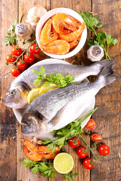 Zeevruchten Verse Vis Met Dorado Garnalen Ingrediënten — Stockfoto