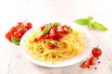 Domates soslu spagetti.