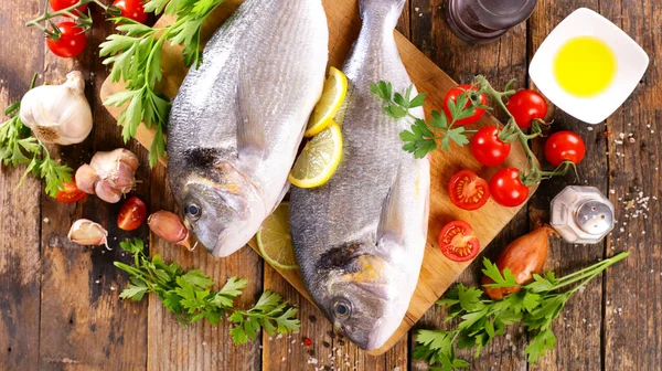 Raw Fish Fresh Ingredient Board — Stock Photo, Image