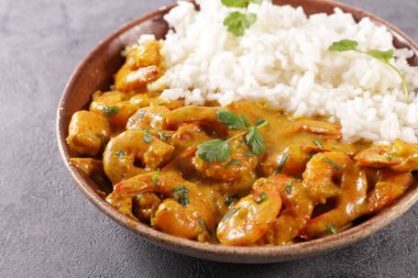 Hint cevizi soslu karides ve pilav.