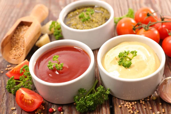 Uppsättning Sås Ketchup Majonnäs Och Pesto Sås — Stockfoto