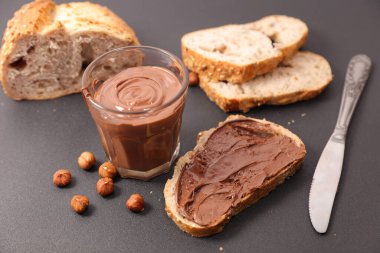 Çikolatalı ekmek dilimi