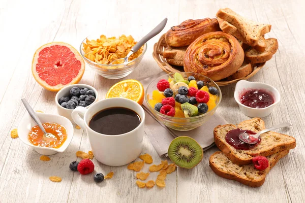 Tazza Caffè Con Croissant Frutta Fresca — Foto Stock