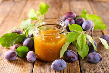 Erik reçeli ve mor erik