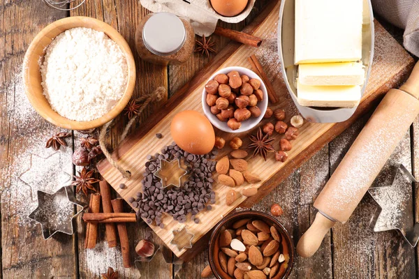Pečení Potravinové Přísady Mouka Máslo Váleček Čokoláda Ořechy — Stock fotografie