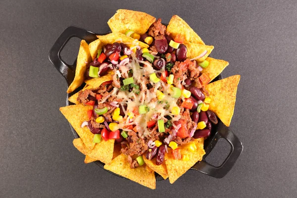 Nachos Chips Tortilla Com Feijão Carne Bovina Queijo — Fotografia de Stock