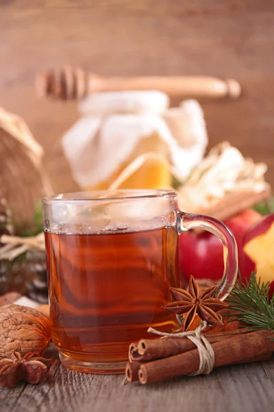 Chá vermelho e ingredientes de Natal — Fotografia de Stock