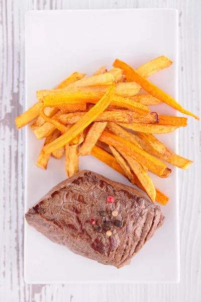 Roston sült steak, sült burgonyával — Stock Fotó