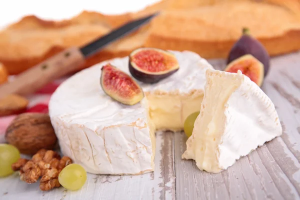 Cheese fig and grapes — Stock Photo, Image