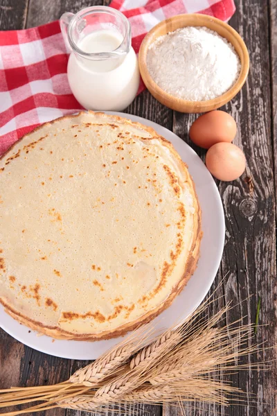 Crepe and ingredients — Stock Photo, Image