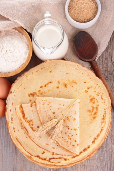 Crepe and ingredients — Stock Photo, Image