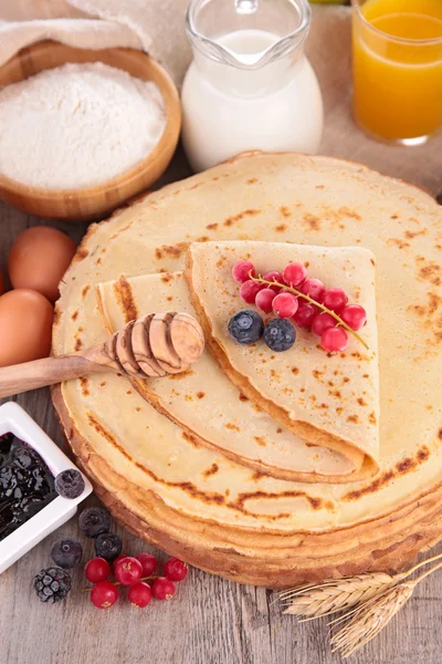 Crepe and ingredients — Stock Photo, Image