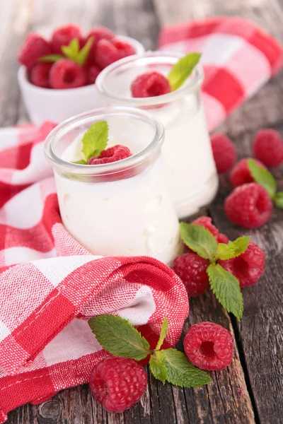 Framboos en yoghurt — Stockfoto