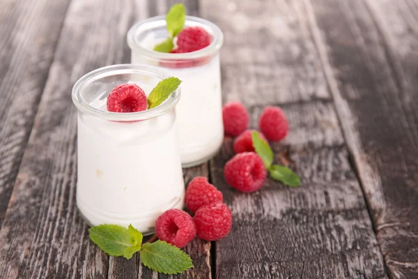 Framboos en yoghurt — Stockfoto