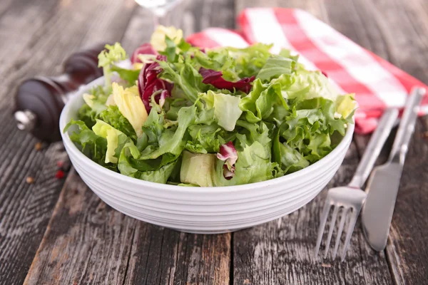 Salade met sla — Stockfoto