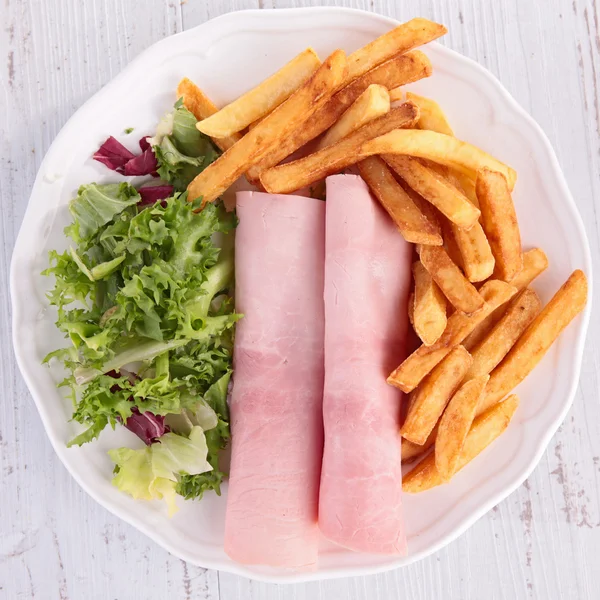 Prosciutto, patatine fritte — Foto Stock