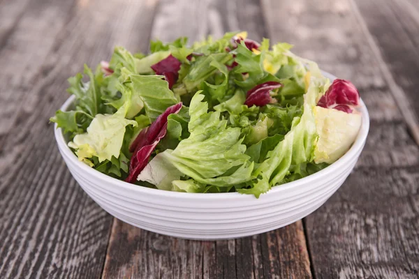 Sallad med sallad — Stockfoto