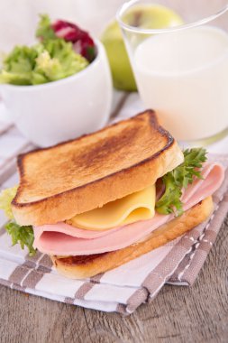 Jambonlu sandviç