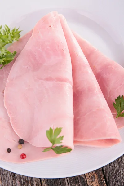 Verse smakelijke ham op plaat — Stockfoto
