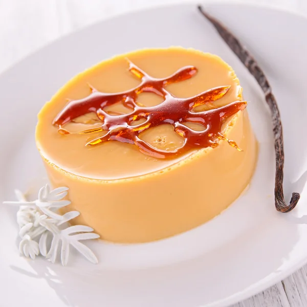 Creme caramel vanilla custard dessert — Stock Photo, Image