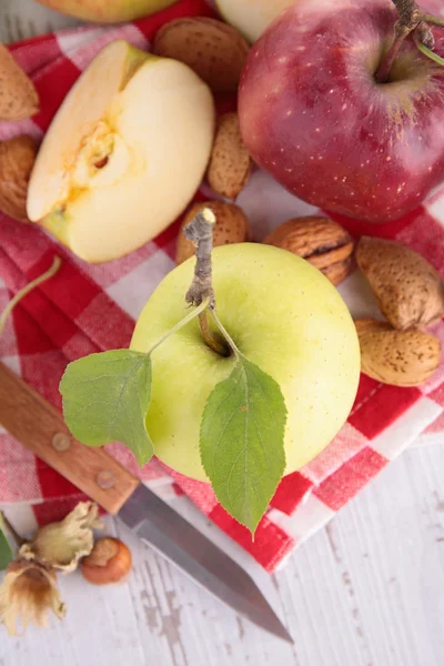 Здоровые яблоки — стоковое фото