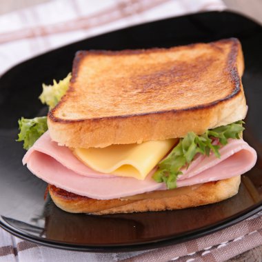 Jambonlu sandviç