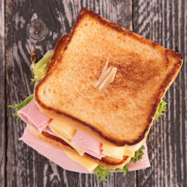 Jambonlu sandviç