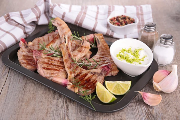 Chuletas de cordero a la plancha — Foto de Stock